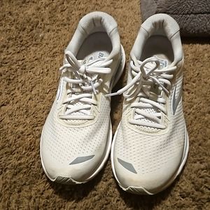Brooks  GTS women / Adrenaline  sneaker sze 10